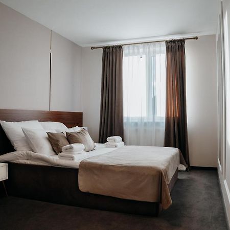 Hotel Resident Nowa Sarzyna Exterior foto